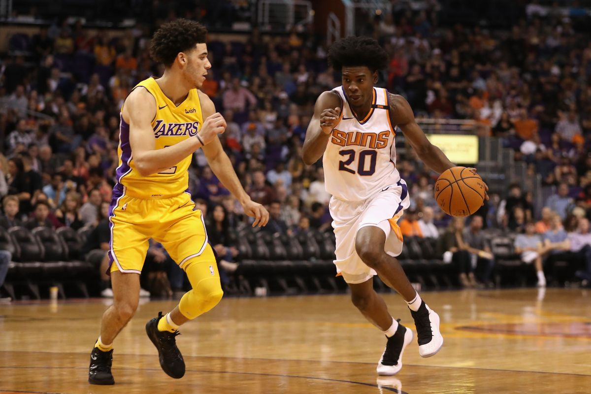 Los Angeles Lakers v Phoenix Suns