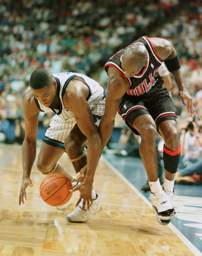 Orlando Magic guard Nick Anderson (L) takes contro