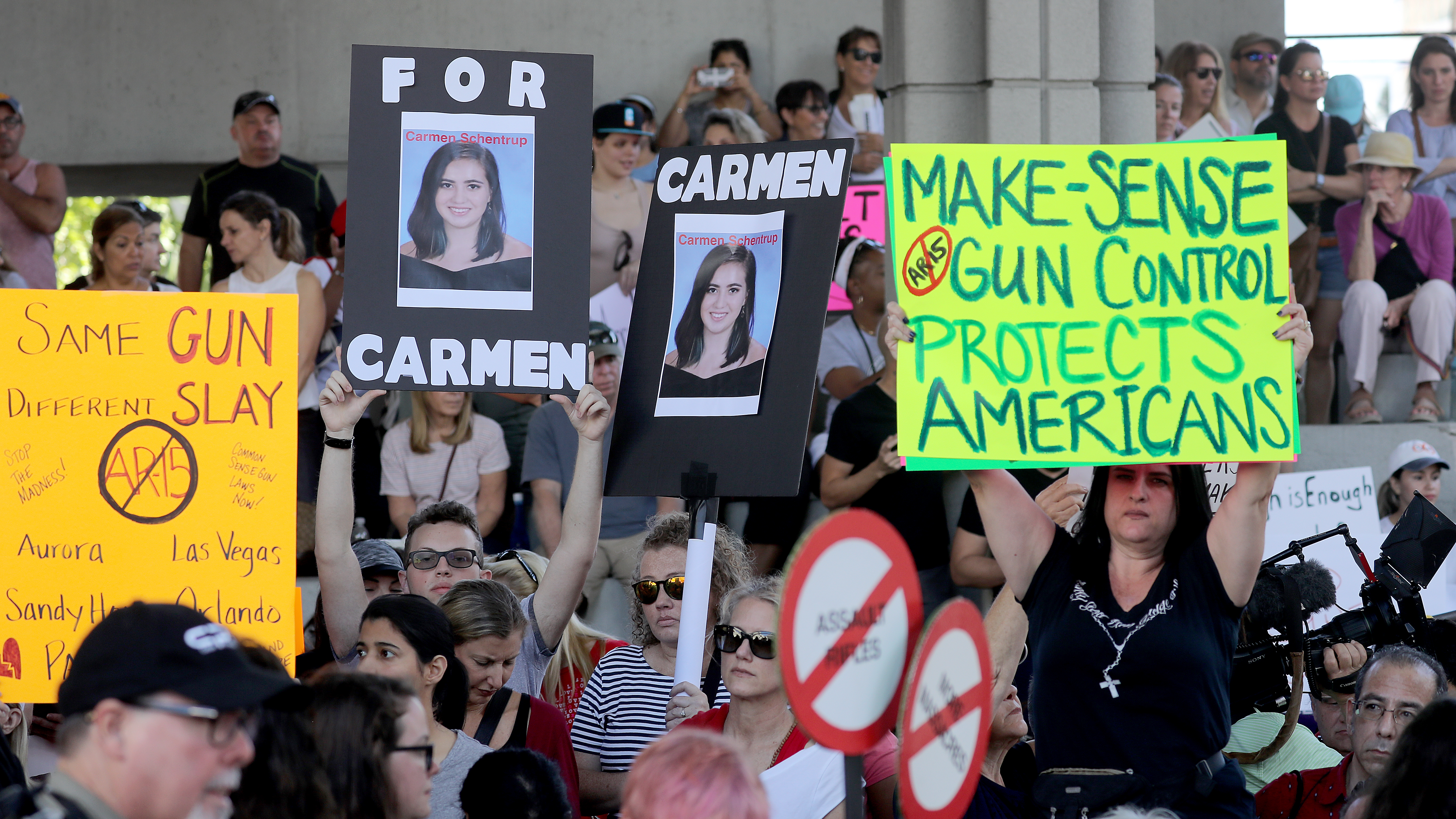 Emotional crowd rallies in Fort Lauderdale to demand gun restrictions