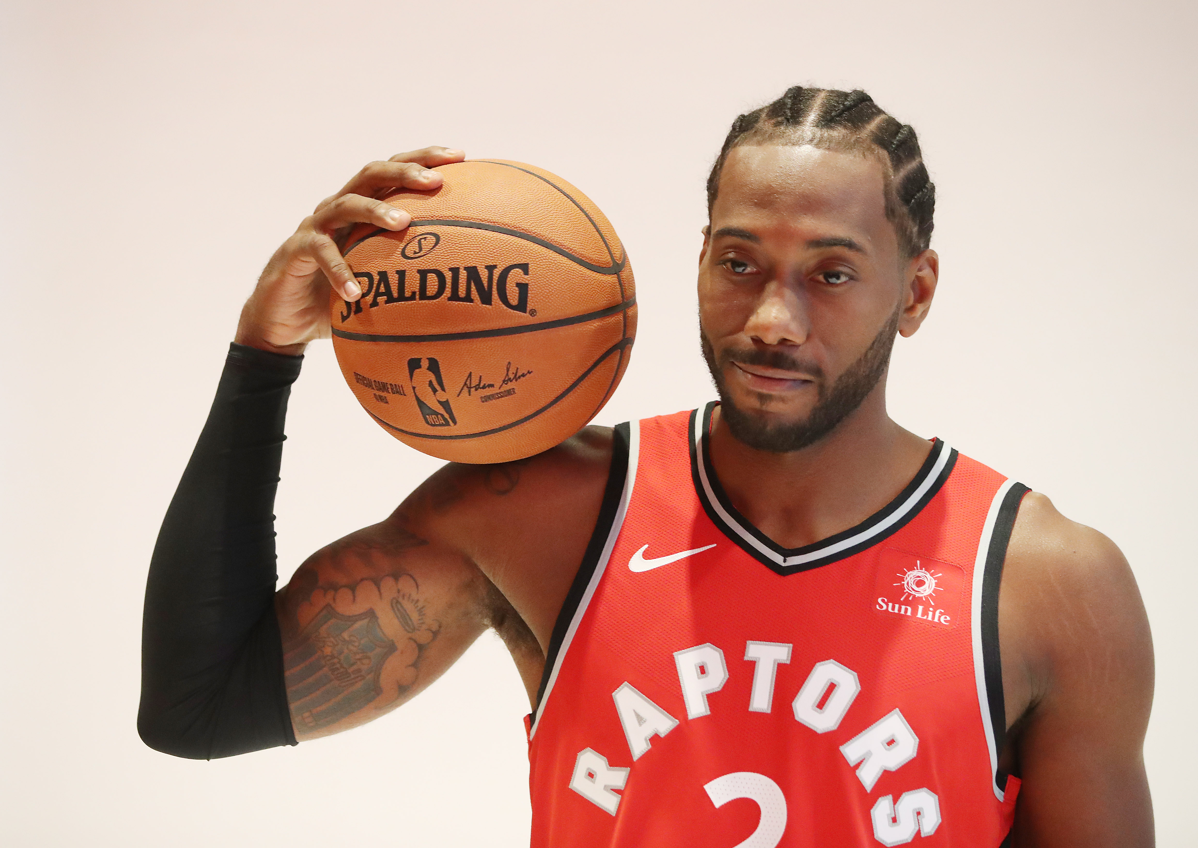 Twitter finds Kawhi Leonard's laugh weird and hilarious