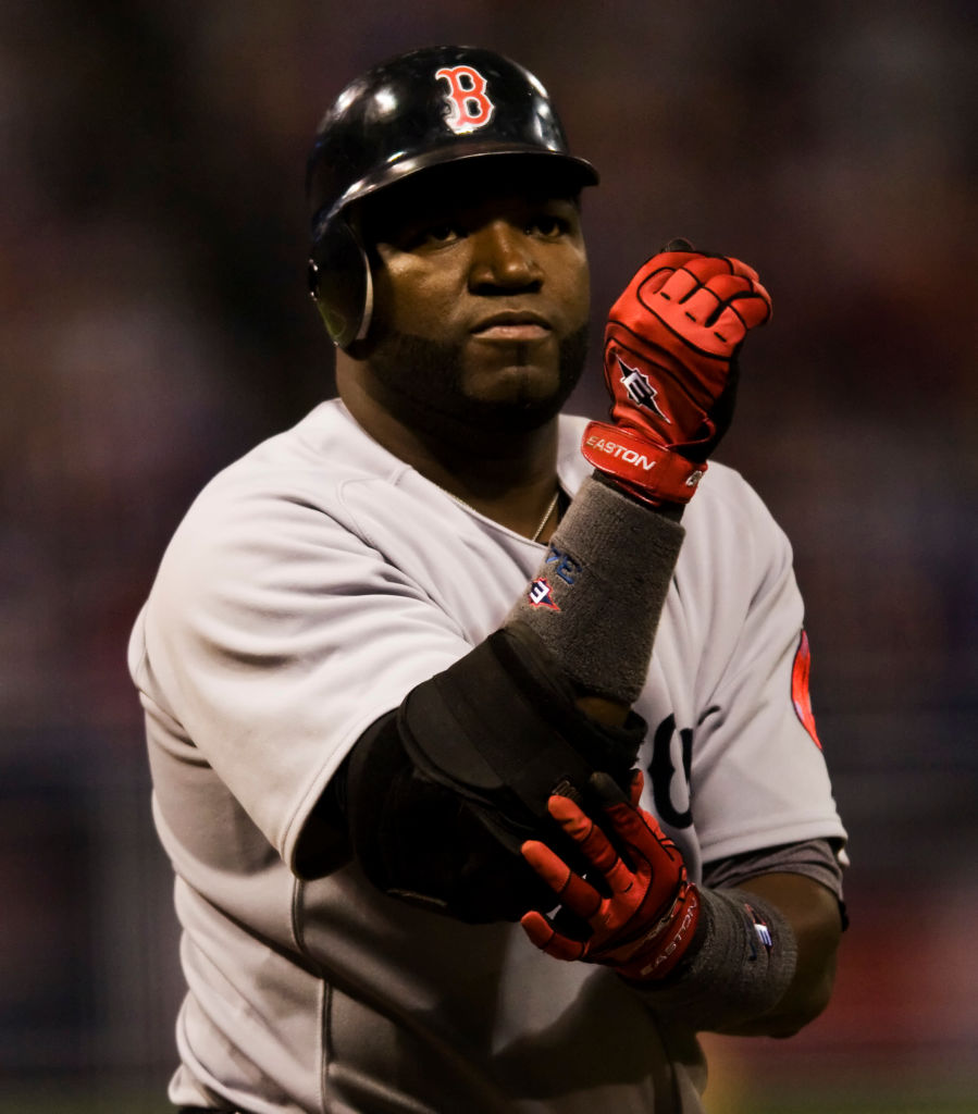 DAVID BREWSTER ‚Ä¢ dbrewster@startribune.com Tuesday_05/26/09_Minneapolis TWINS vs. BOSTON RED SOCKS ] David Ortiz takes off his wrist guards after being walked in the 4th inning.