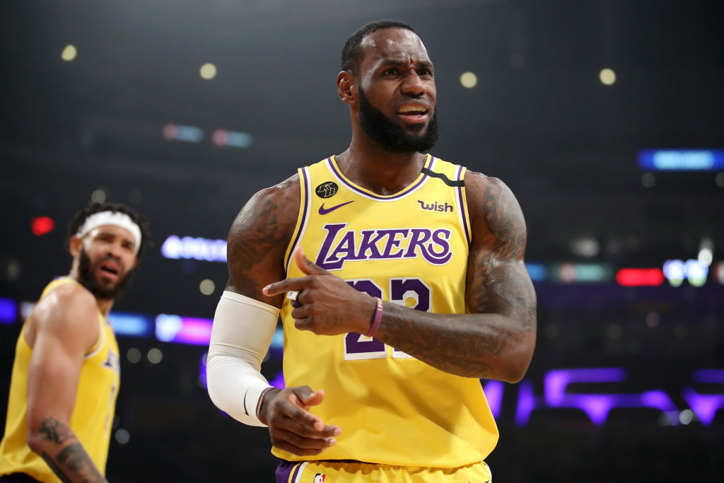 Philadelphia 76ers v Los Angeles Lakers