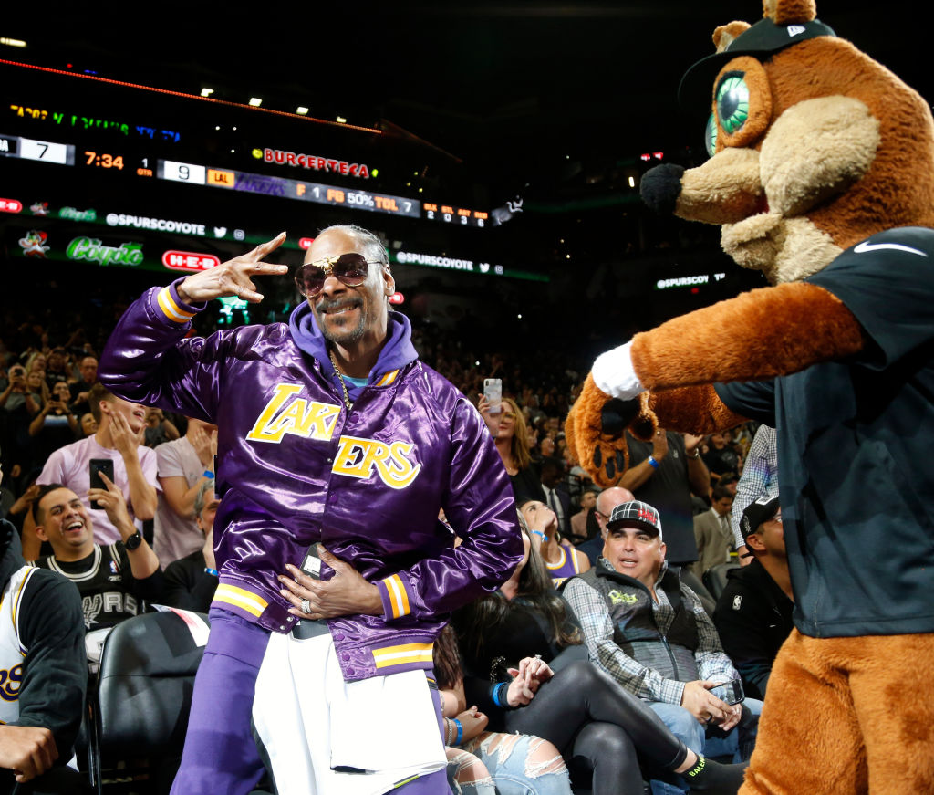 Snoop Dogg Keeps Promise, Gets New Lakers Championship Tattoo