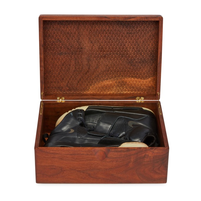 Kanye West ‘Grammy Worn’ Nike Air Yeezy Sample