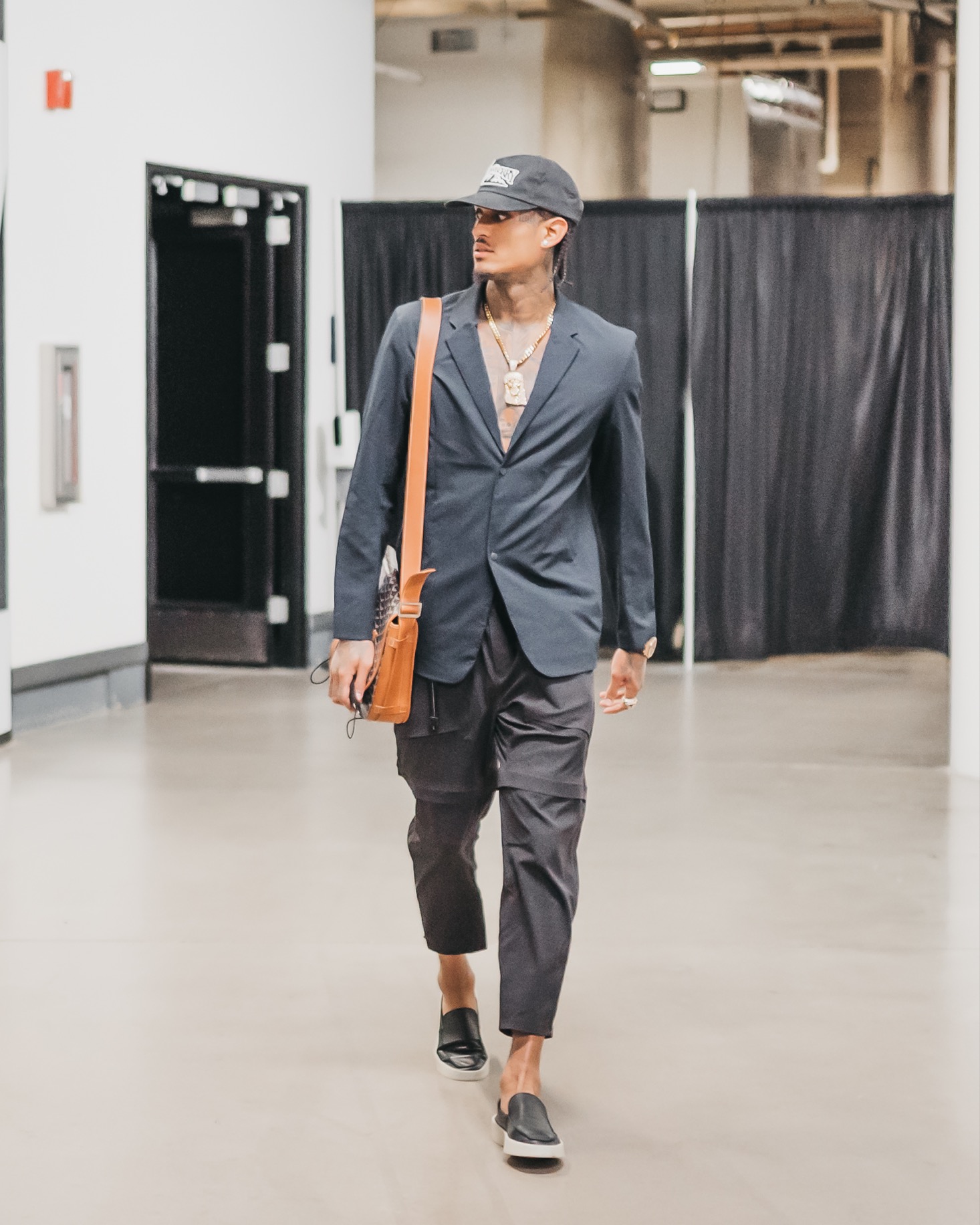 lululemon’s newest global ambassador, Jordan Clarkson, arrives to game opener styled in lululemon to announce brand partnership.