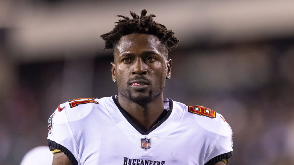 Antonio Brown Suspended 3 Games Without Pay, Twitter Reacts