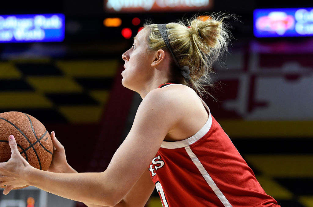 Twitter Salutes Ms. Fitz For Hitting Clutch Full-Court Shot For Her Kids