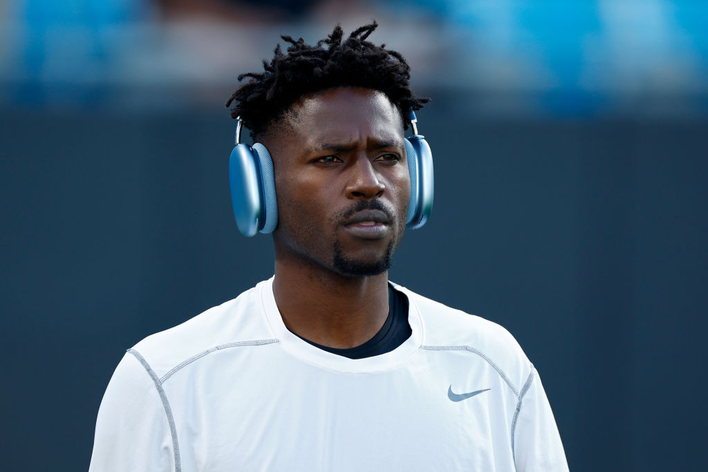 Anttonio Brown Reveals He Is The President of Dona Sports on Instagram