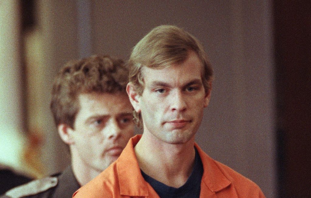 Suspected serial killer Jeffrey L. Dahmer enters t