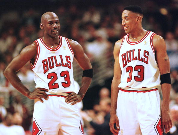 Michael Jordan (L) and Scottie Pippen (R) of the C