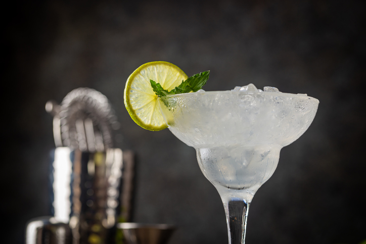 Cocktail margarita with lime