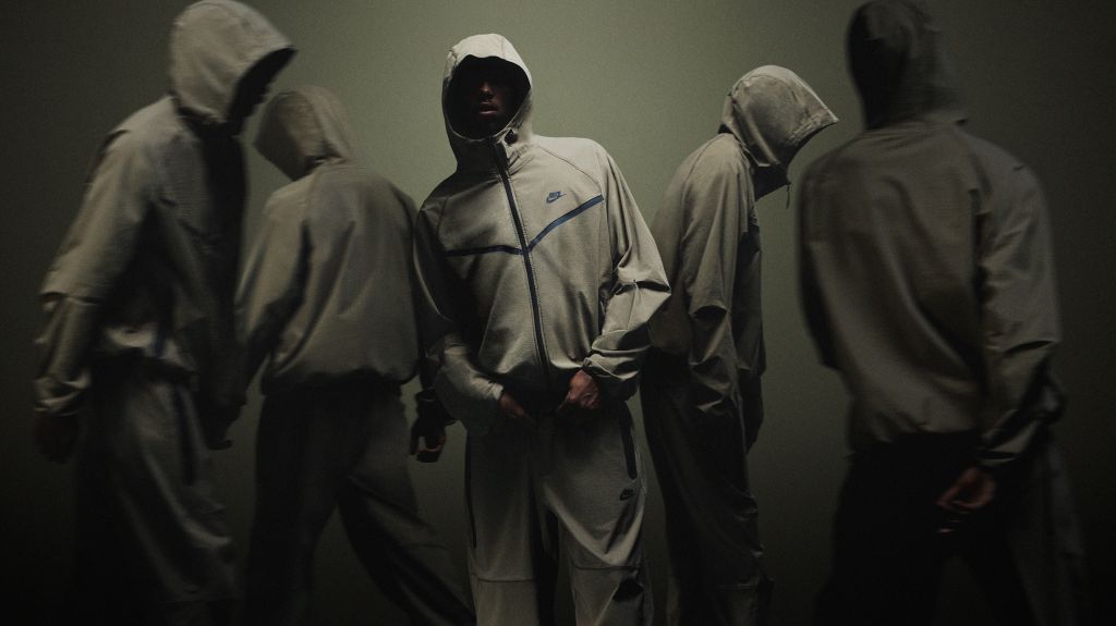 Nike Tech Woven Suit