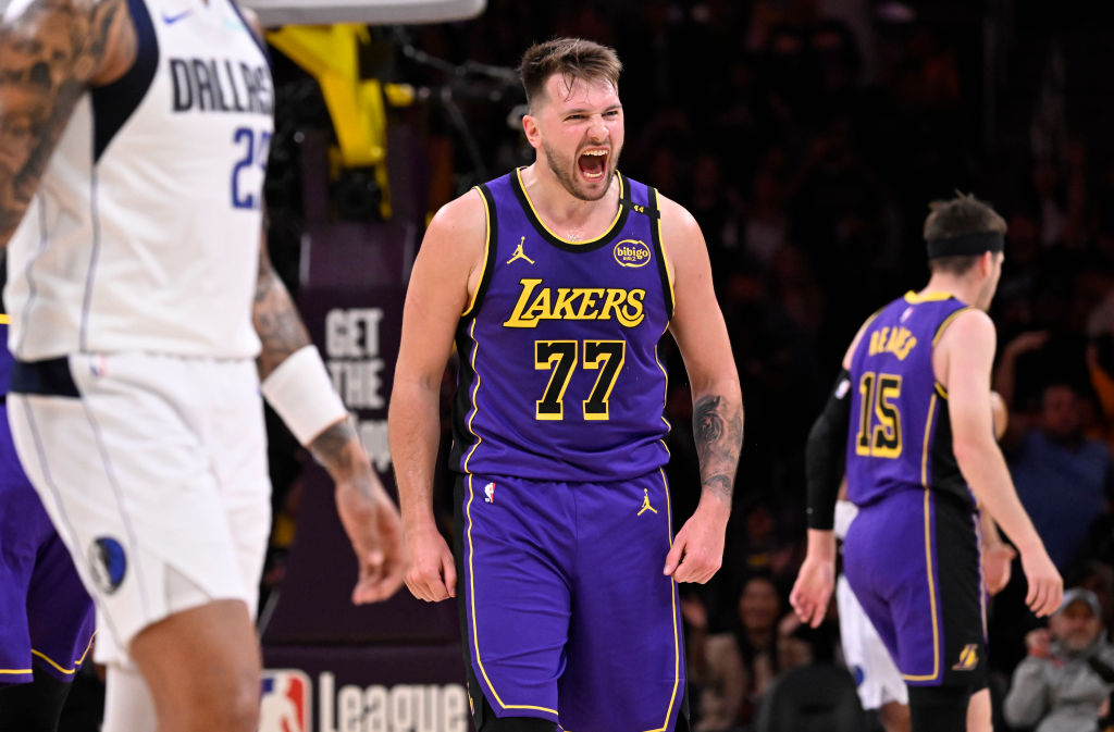 Los Angeles Lakers defeated the Dallas Mavericks 107-99 to win a NBA basketball game.