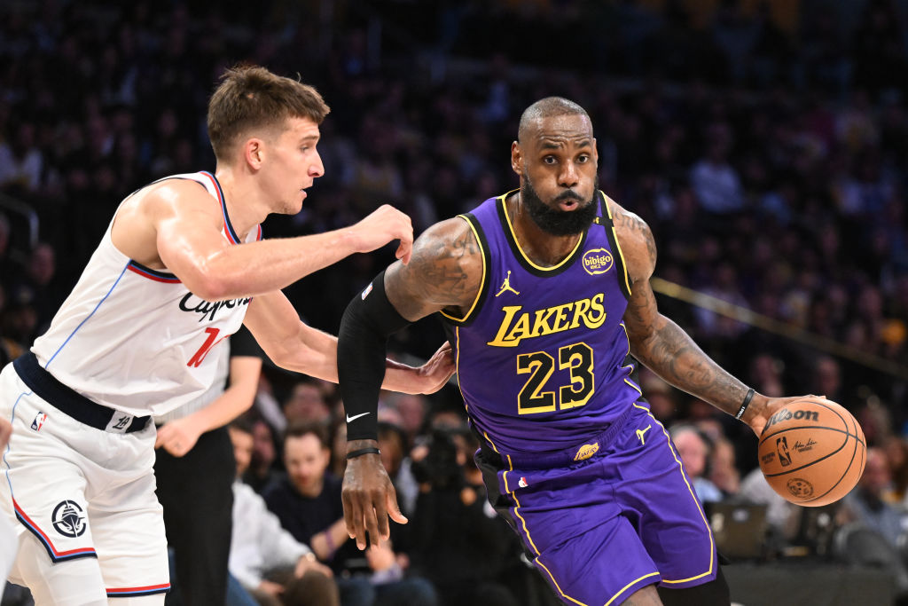 Lakers defeat Clippers 106-102