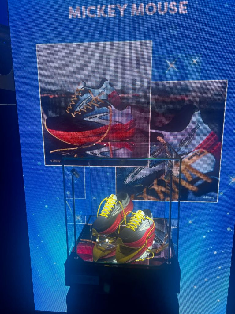runDisney x Brooks Ghost Max 2 Mickey Mouse