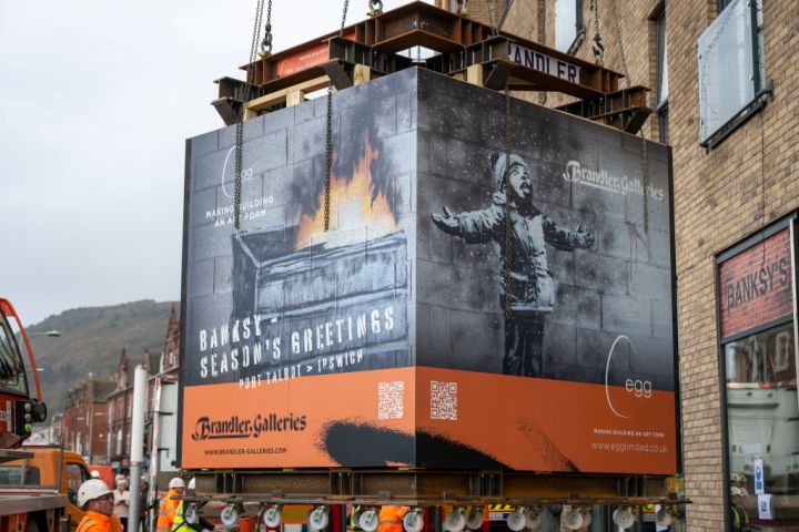 "Seasons Greetings" (2018)